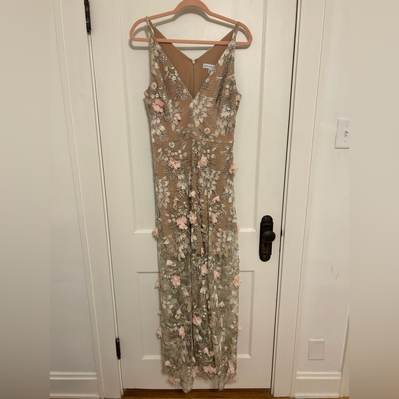 Dress The Population Sidney Deep V neck 3D Lace Gown - Picture 5 of 5